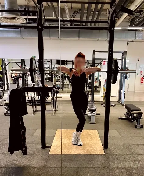 Amira, 37
