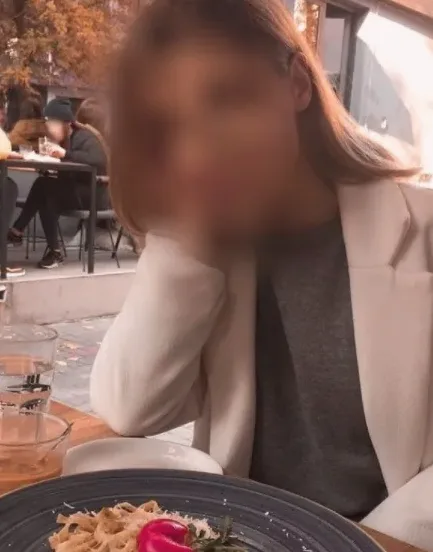 Anne, 37