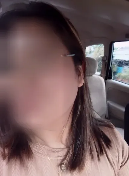 Helena, 33