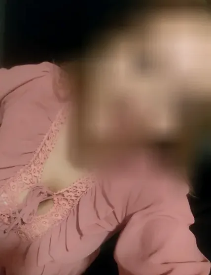 Julie, 28