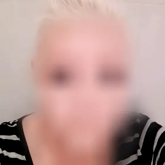 Laura, 39