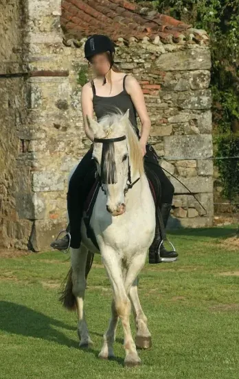 Nicoline, 27