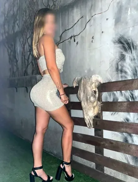 Selma, 32